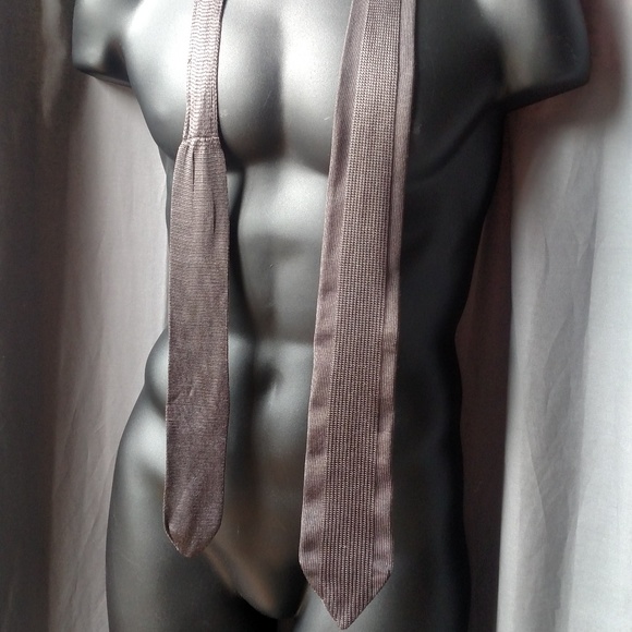 YSL Rive Gauche Silk Grenadine Tie in Mauve - Picture 2 of 8